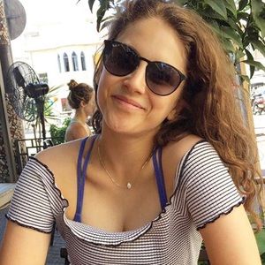 Meet your Posher, Caroline